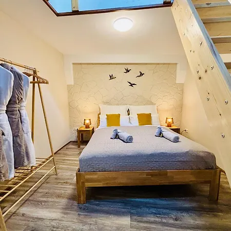 Aycatcherhomes - Mira I Old Town I 3br Loft I 9 Guests