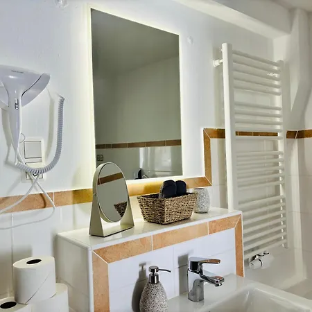 Aycatcherhomes - Mira I Old Town I 3br Loft I 9 Guests *